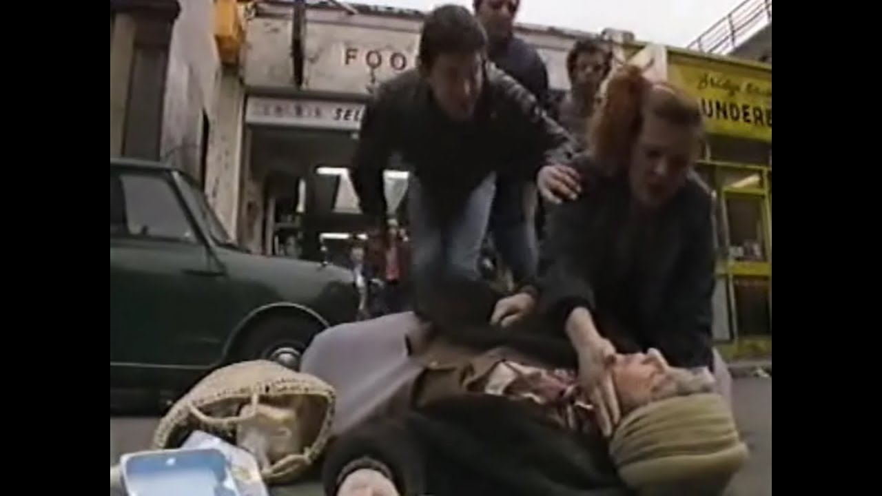 EastEnders - Lou Beale Collapses (19/11/1985)