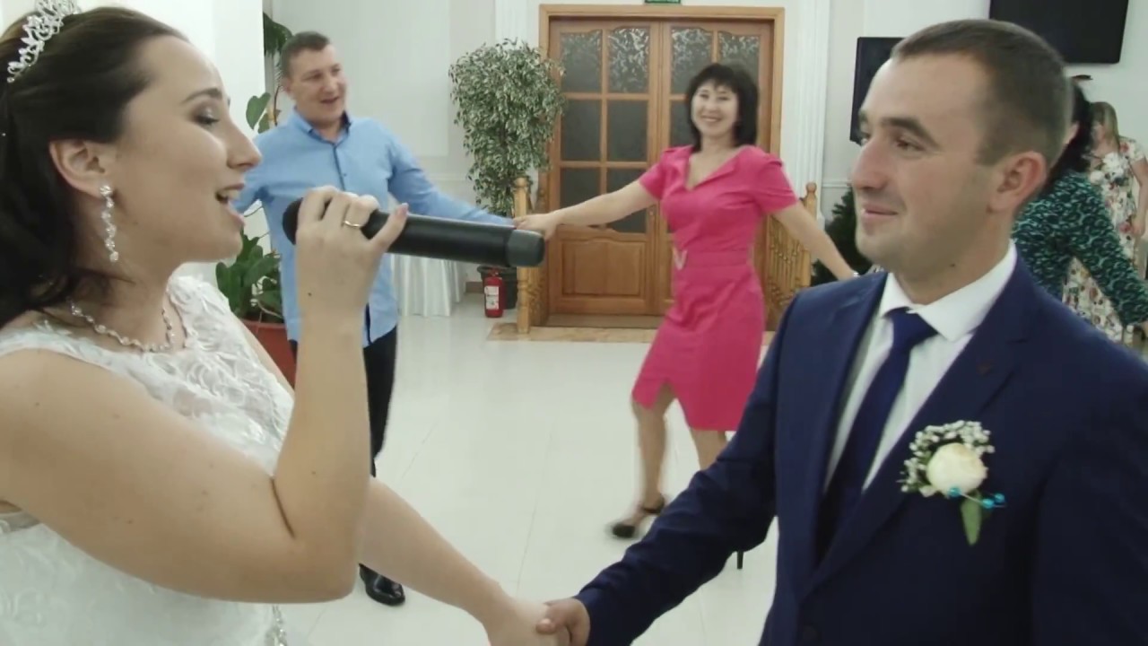 Невеста поет жениху 
