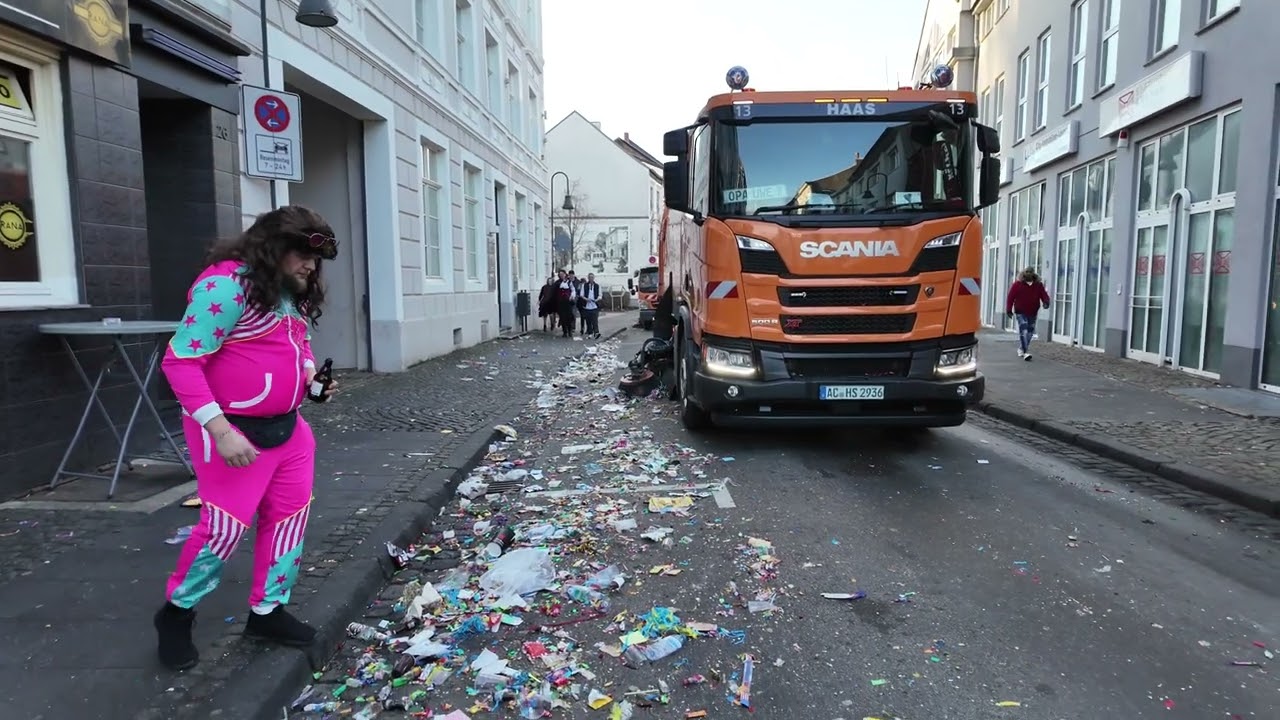Reinigung mit 6 BROCK Kehrmaschinen nach Rosenmontag in Eschweiler