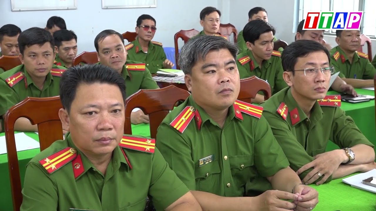 Công an huyện An Phú trao quyết định điều động cán bộ