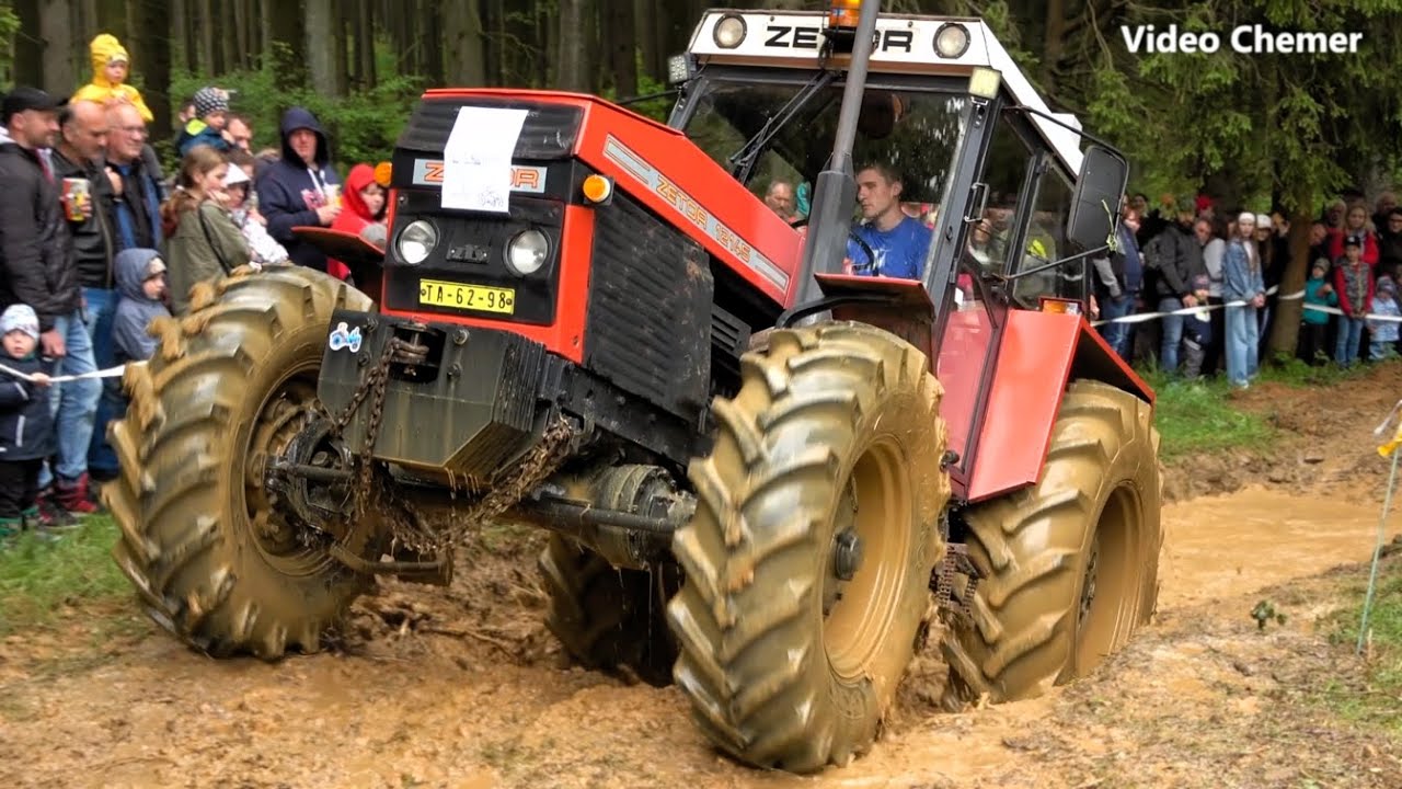 Tractors stucked in mud - Traktoriáda Březiny 2024