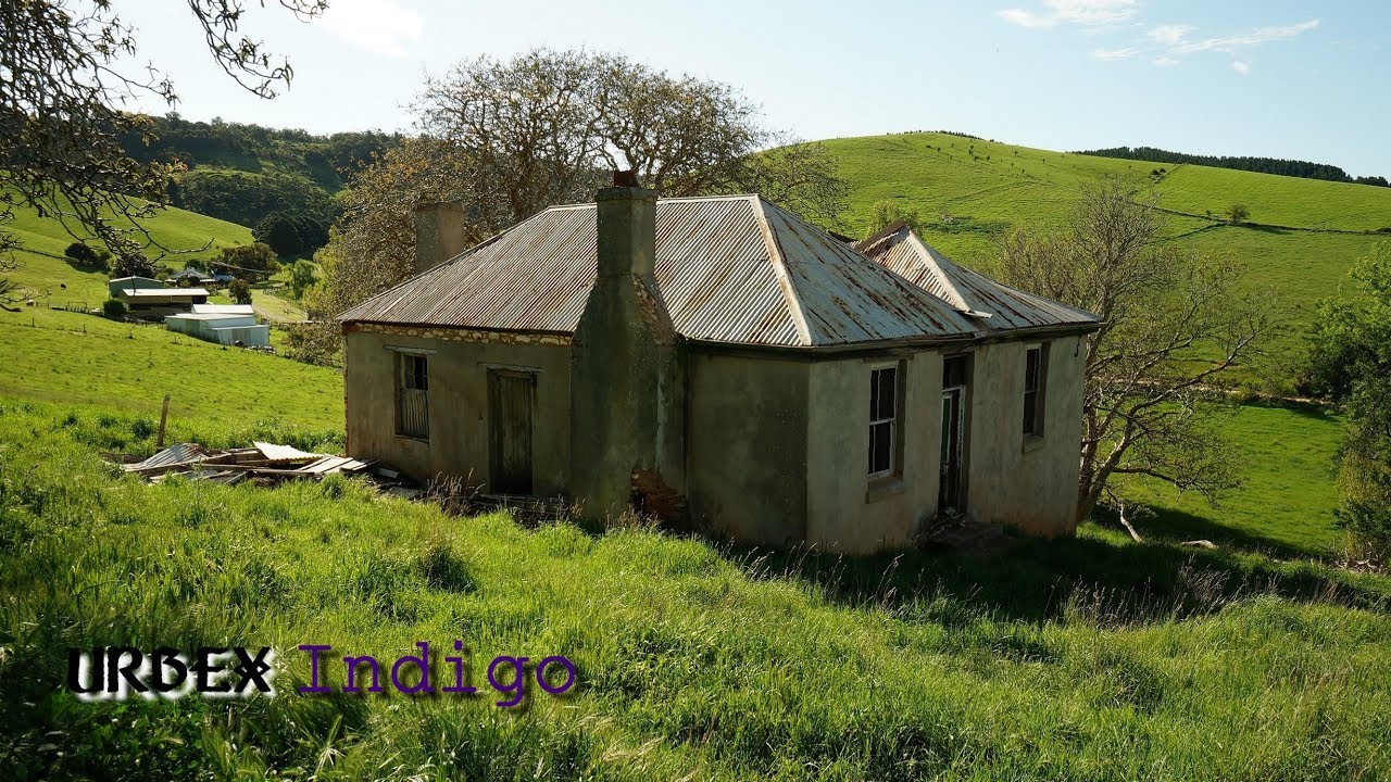 Abandoned- Random find! Another mysterious old house in beautiful scenery