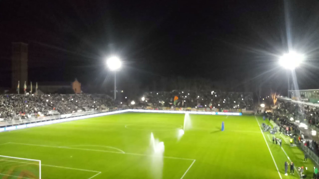 Venezia 1-1 Juventus Petardi allo stadio 2021