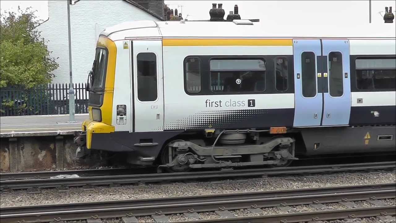 Trains at Tonbridge 30/10/13
