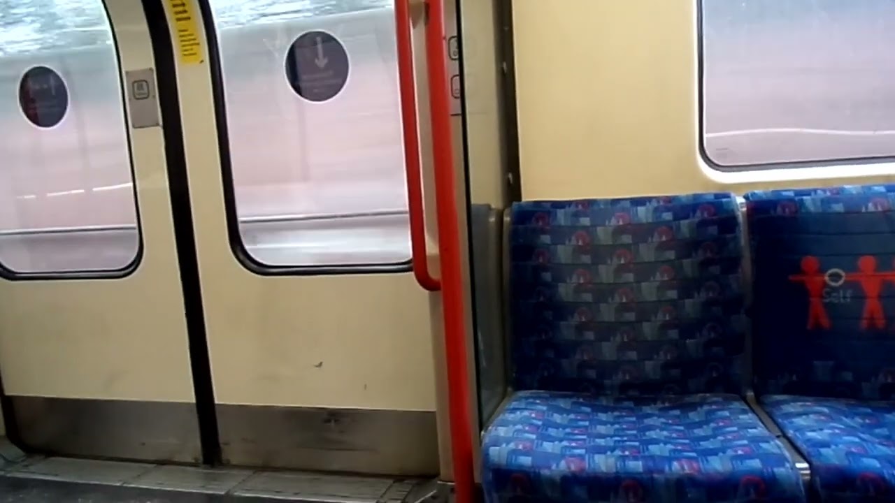 1992 Stock 91133 (Carriage 92133) London Underground Central Line Mile End to Wanstead