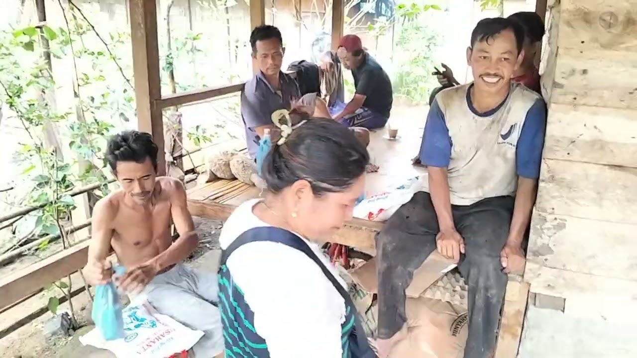 Terakhir Hari Ini Tukang Saya Kerja || Ke Kampong Temani Kakak Saya || Berbagi Sembako 