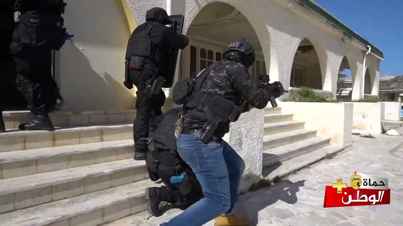 عملية بيضاء لفرقة مجابهة الارهاب - احتجاز ارهابيين لرهائن من مواطنين و صحفيين