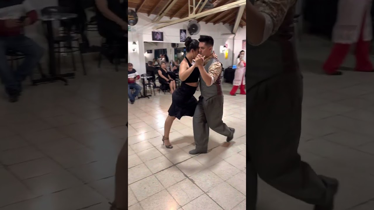 Edwin Alexa cross-system inside figure (Nueva Guardia, friday milonga) - Medellin, Colombia