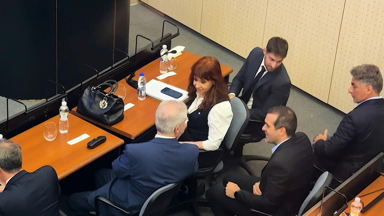 Argentine former president Kirchner arrives the courthouse to testify in 'the notebooks case' | AFP