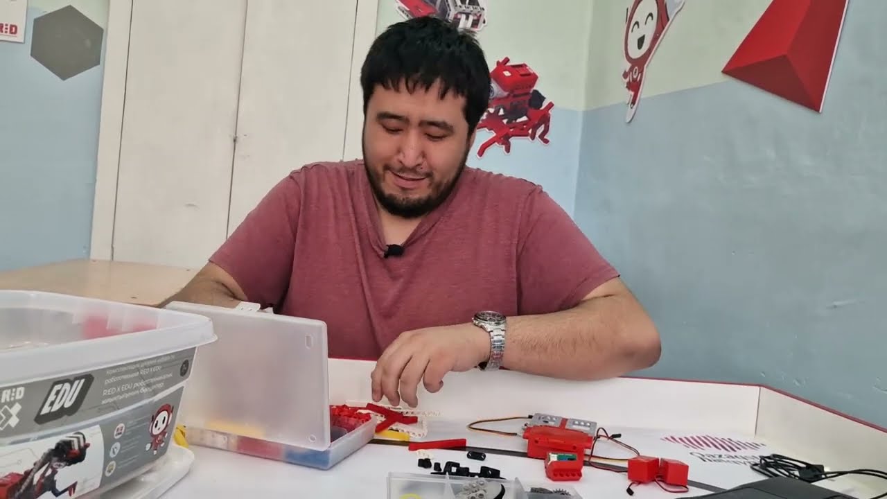 Робот для езды по линии из набора RED X