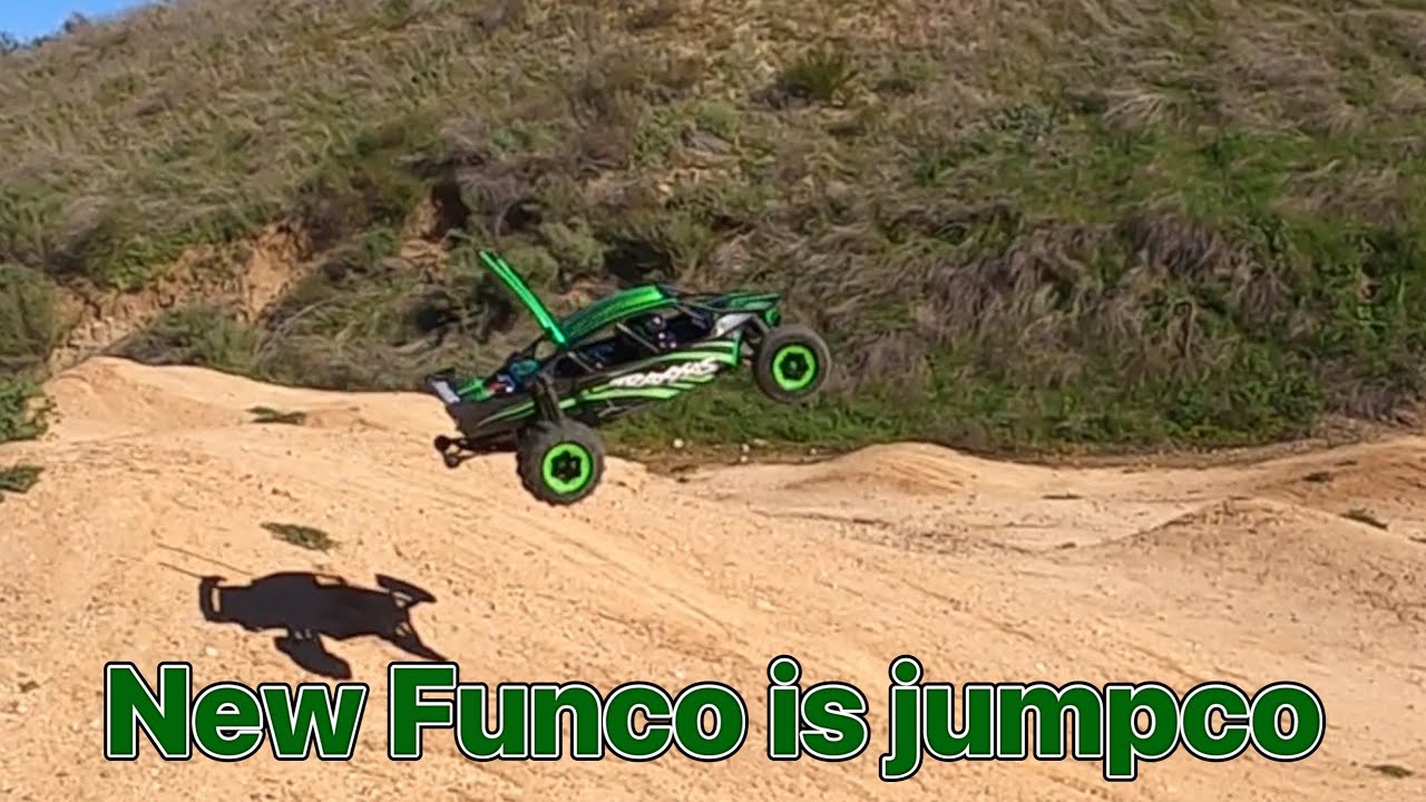 Гоночный автомобиль Traxxas Funco Sand Car умеет не только ездить по песку?