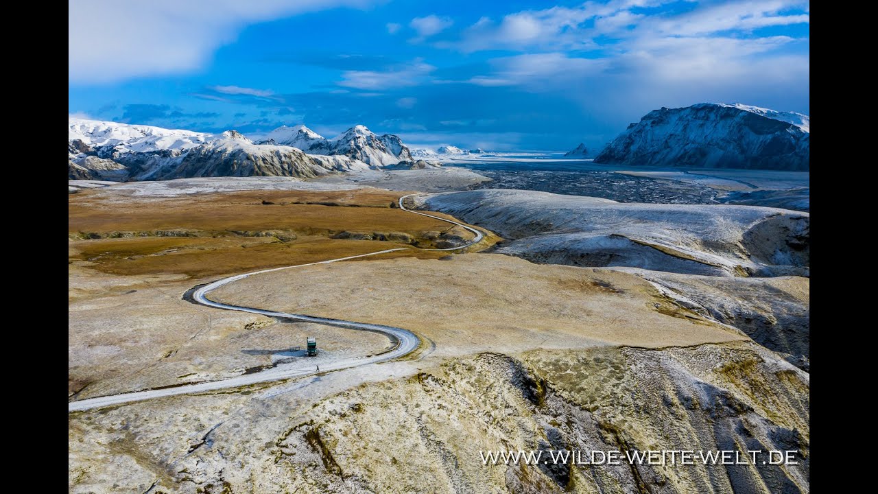 Aerial views of snowy Iceland at Pakgil, southcoast - Verschneite S&uuml;dk&uuml;ste Islands, Pakgil