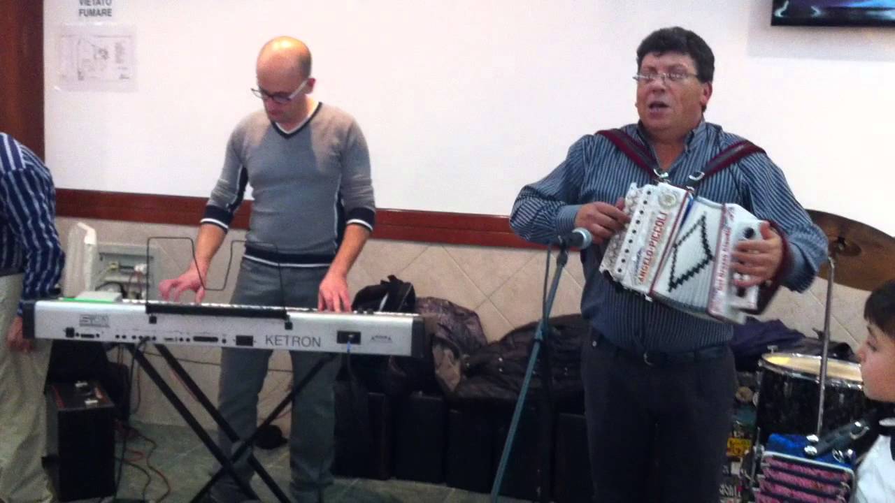 Luis e il suo Organetto...  (Non c'è pace tra gli olivi)