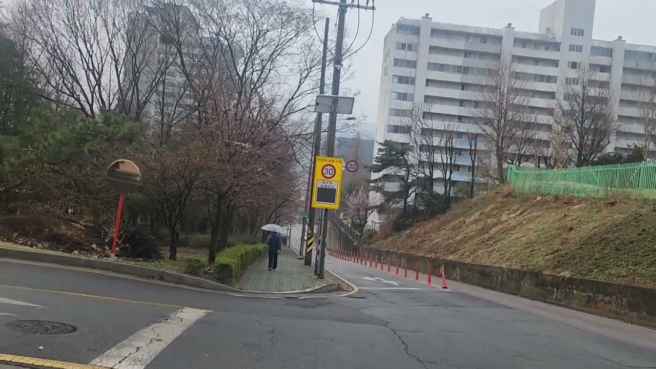 4월부터 신규 고액 주담대의 가산금리가 기존보다 높아져 사실상 대출금리가 오른다. 아직도 빚투, 영끌 애기하는 사람들 있다. 제정신아니다. #가산금리#이자부담#쇼크