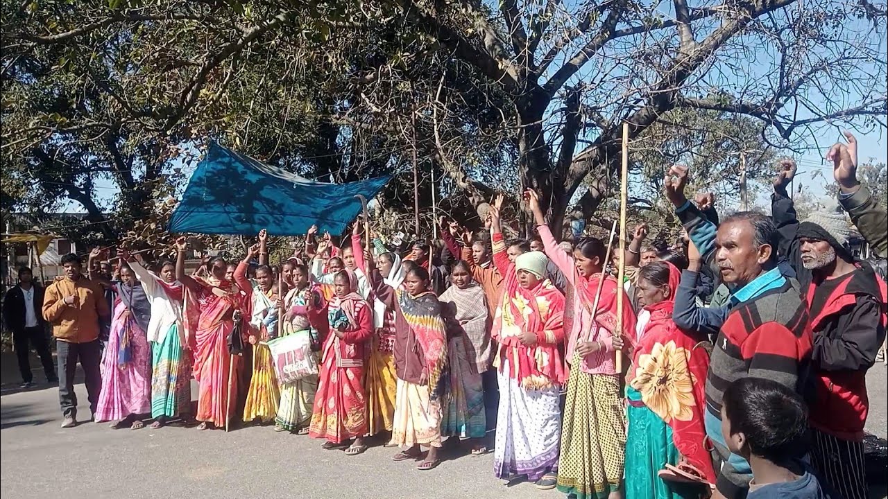 सोमा मुंडा अमर रहे का नारा देते हुए कल खूंटी सड़क को किया जाम और जिला प्रशासन से की मांग...