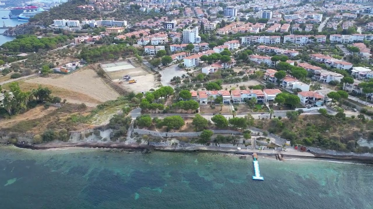 Denize sıfır ,köşe konumlu kendisine ait bahçesi olan bahçe katı 3+1 Grup sitesi #KUŞADASI #yazlık 