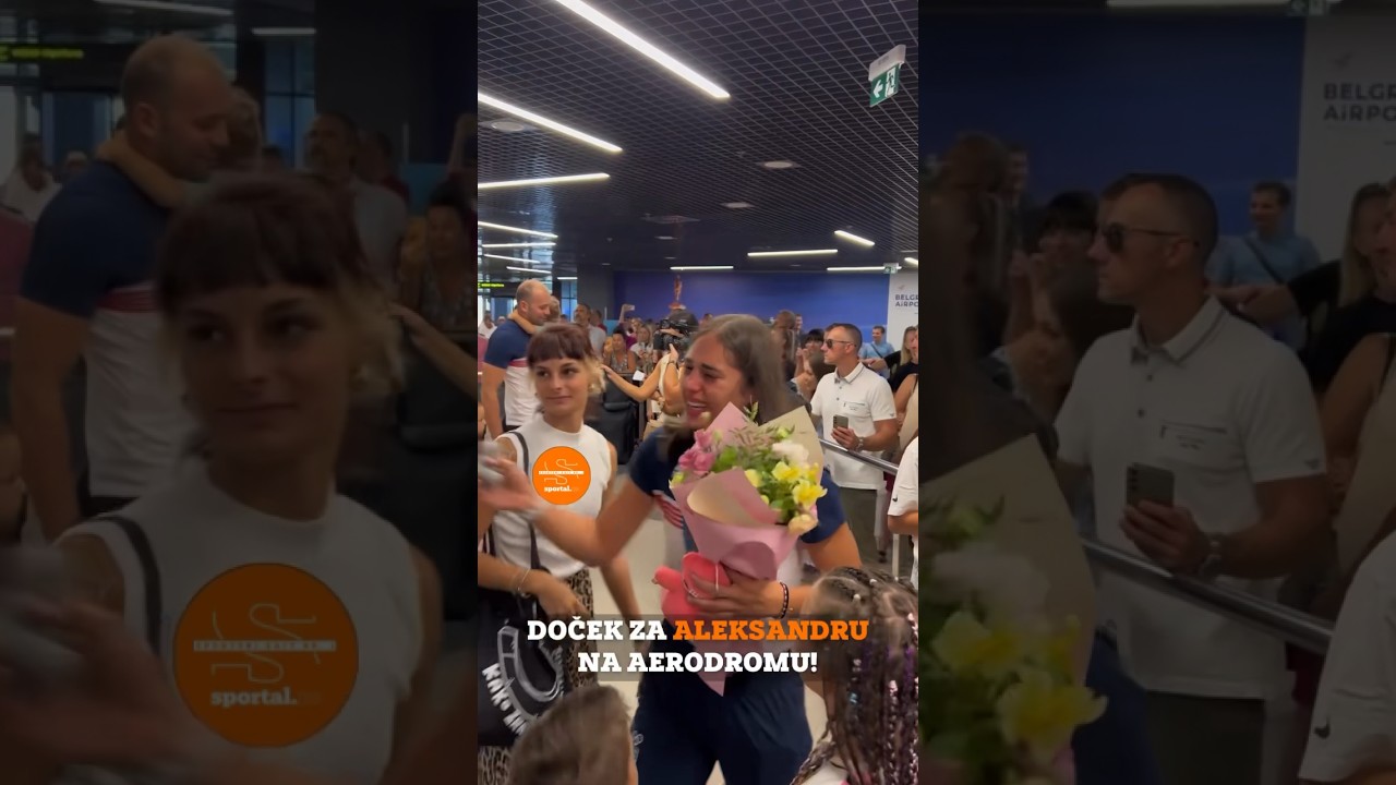 Emotivan doček za Aleksandru Peri&scaron;ić na aerodromu!