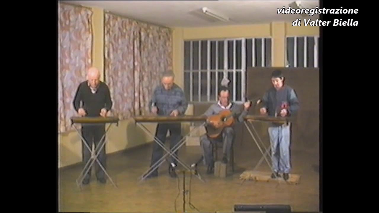 Leffe (Val Gandino - BG) 7 ottobre 1987. 1° di 3. Trio di campanine con accompagnamento di chitarra