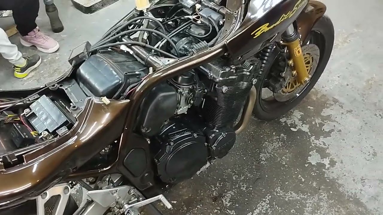 Taschner Garage - Gsf 1200 2 rész