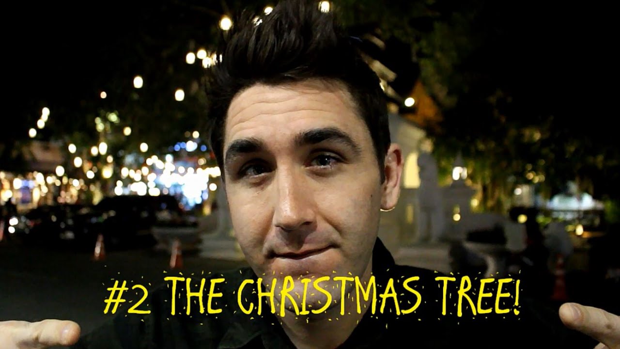 THE CHRISTMAS TREE! - VLOGMAS IN THAILAND: DAY 2