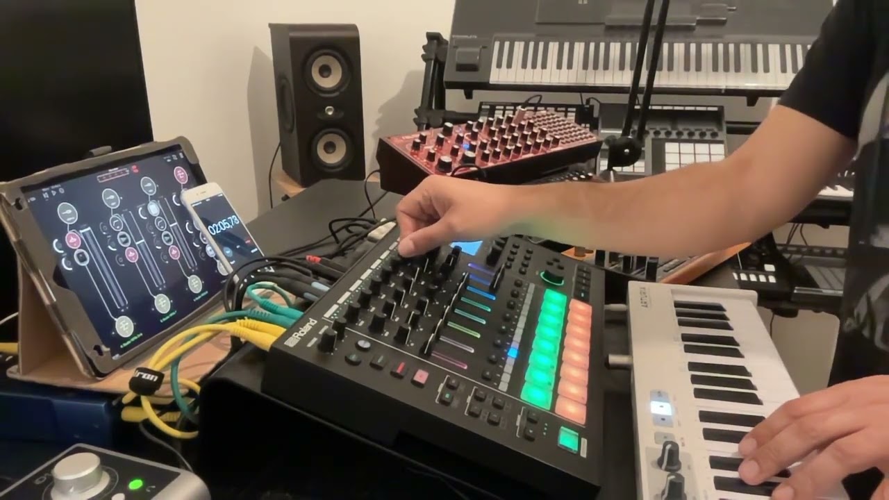Flow 04 Dawless Melodic Techno MC 707 Behringer Model D Neutron Crave Blackhole
