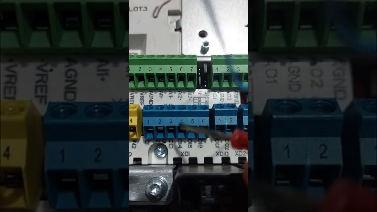 ABB ACS880 application plus vite plus moins vite . motopotentiomètre