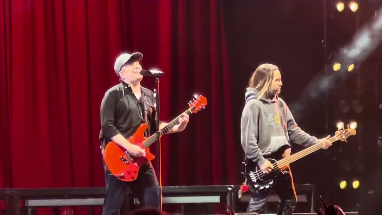 Fall Out Boy - Pavlove LIVE DEBUT - Freedom Mortgage Pavilion Camden NJ - Magic 8 Ball Song - 8/6/23