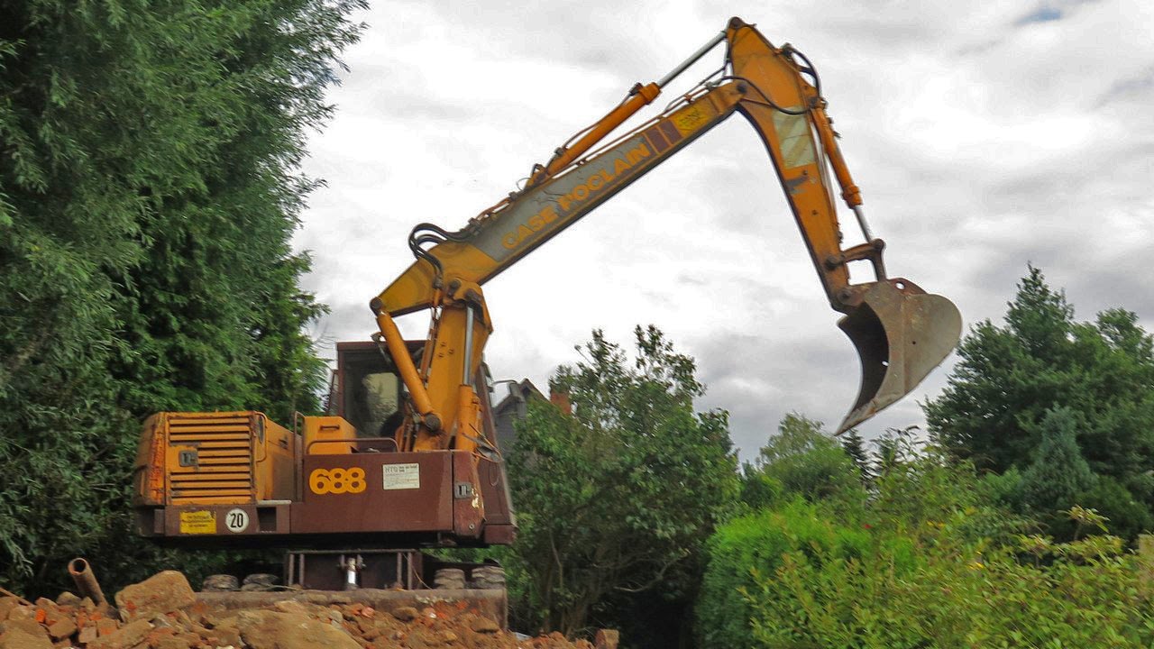 CASE POCLAIN 688 MOBILBAGGER AUF ABBRUCH BAUSTELLE