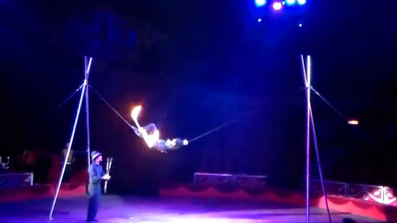 slack wire act/acto de cable flojo --Humberto kalambres