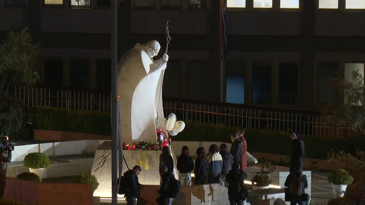 People pray outside Rome's Gemelli hospital as Pope's condition 'remains critical' | AFP
