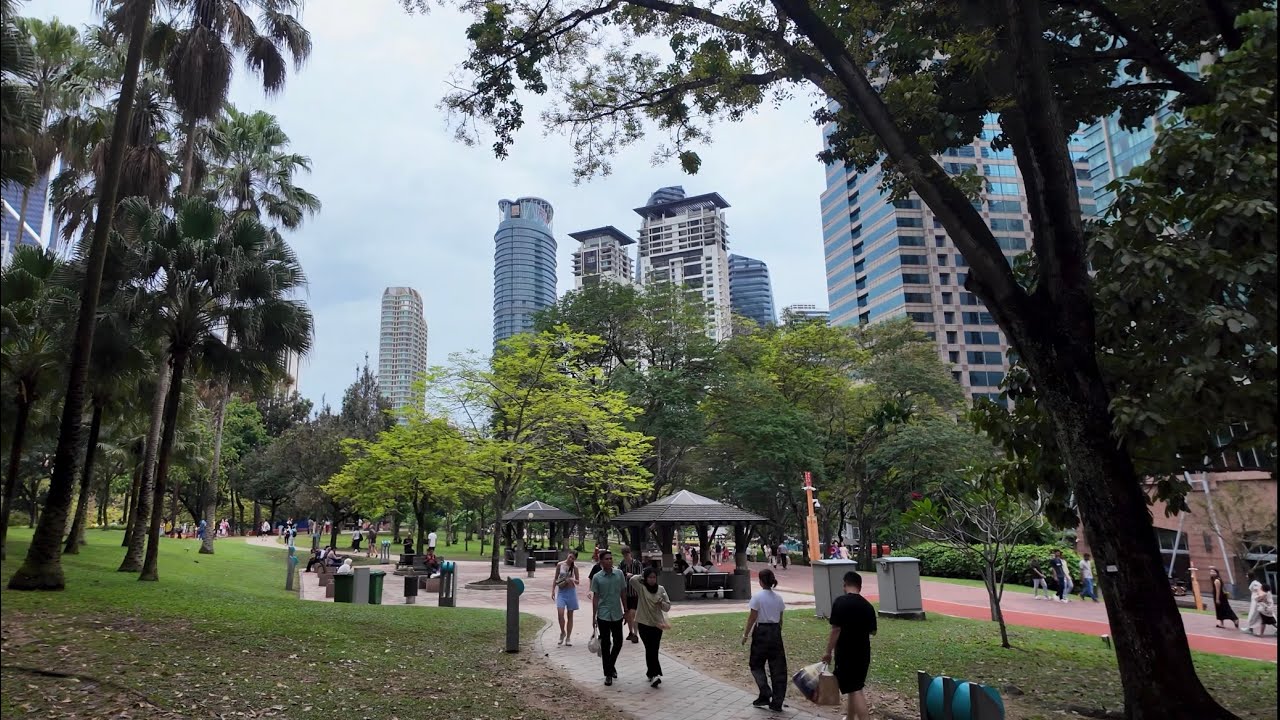 4K Raw Walk In Kuala Lumpur | KLCC Park | Malaysia 