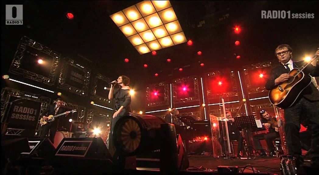 Hooverphonic - 'You only live twice' // Radio 1 Sessies