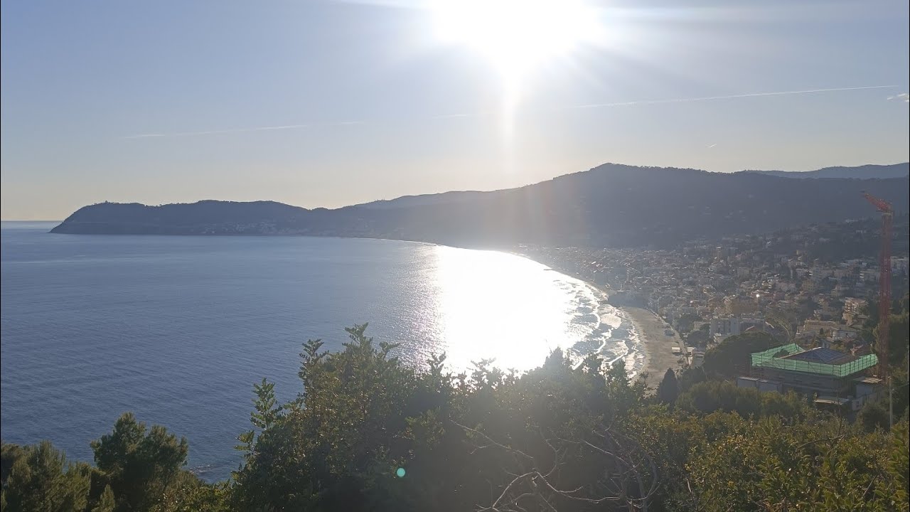 Riflessione sulla felicità per i cristiani e sull'amore di Dio per noi.