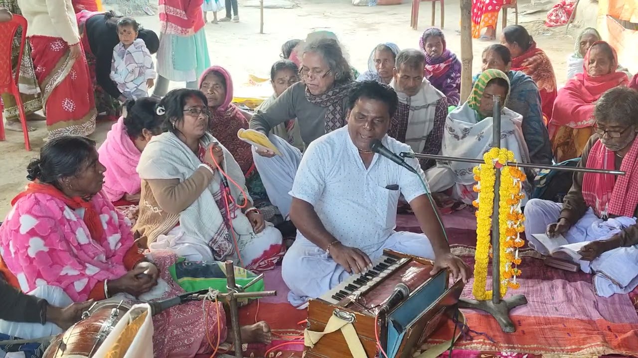 সখি এলো এক সোনার মানুষ সখি উক্তি মহা সংকীর্তন গায়ক মৃণাল পারুল হরি বল হরি বল