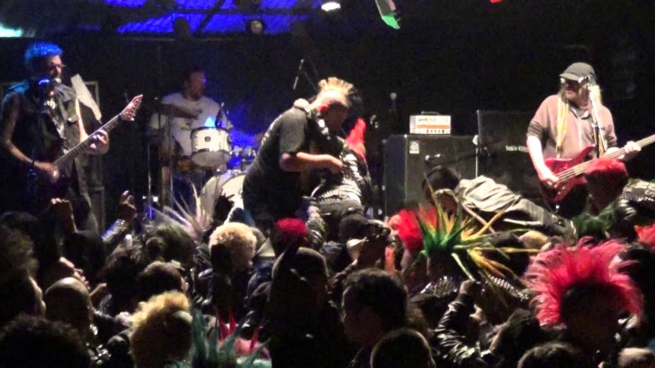 The varukers - Soldier boy (Club San Martín, Chile 2014)