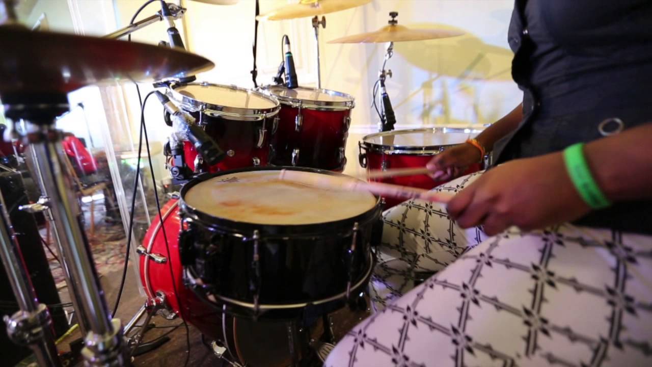 CA Y EST! video officielle,  LOGTEGA