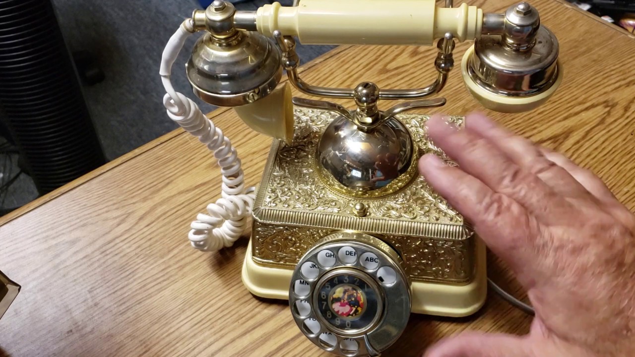Inside the rare Radio Shack French Continental Phone