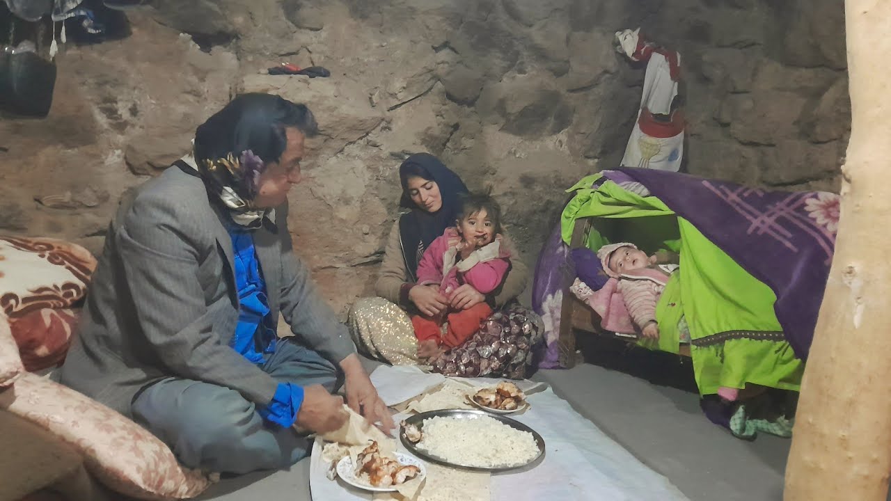 Nomadic Routine: Cooking lunch on a rainy day in the mountains