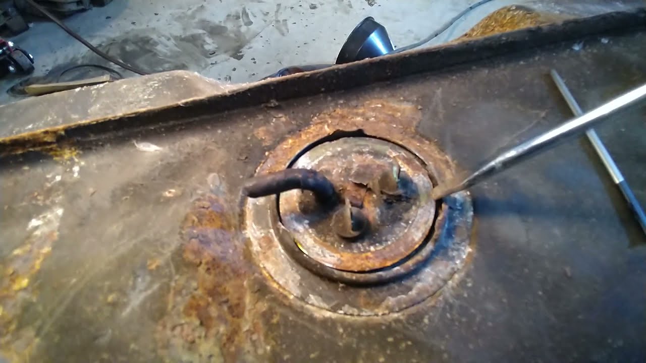1980 Triumph TR7 Remove and Repair the Gas Tank episode 20