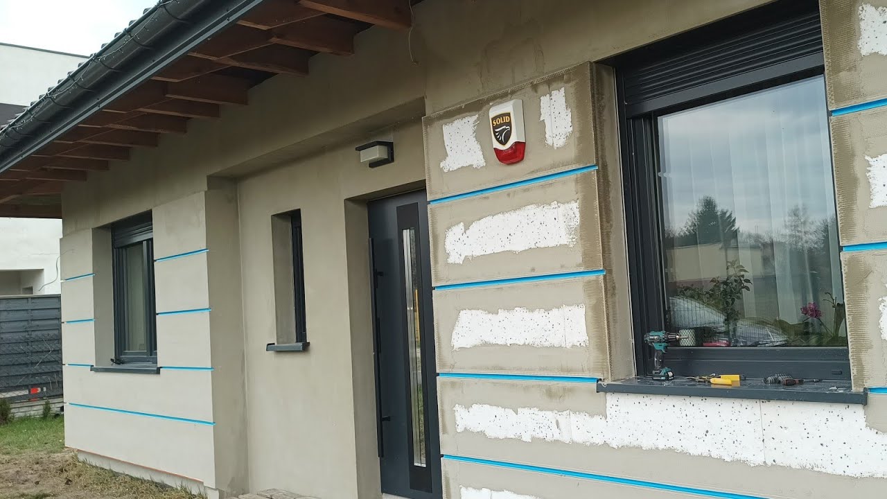 Boniowanie na elewacji Listwy ozdobne Bonie dom Galia