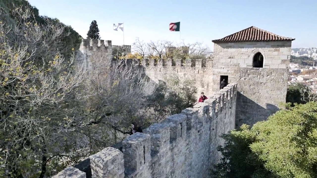 Walk Through The Castelo de S&atilde;o Jorge - The Castle In Lisbon