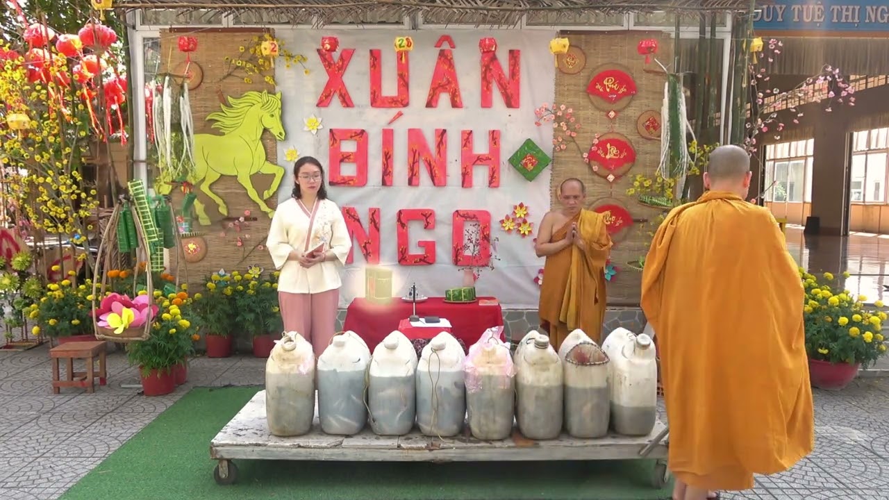 GIA ĐÌNH PHẬT TỬ PHÓNG SANH CÁ