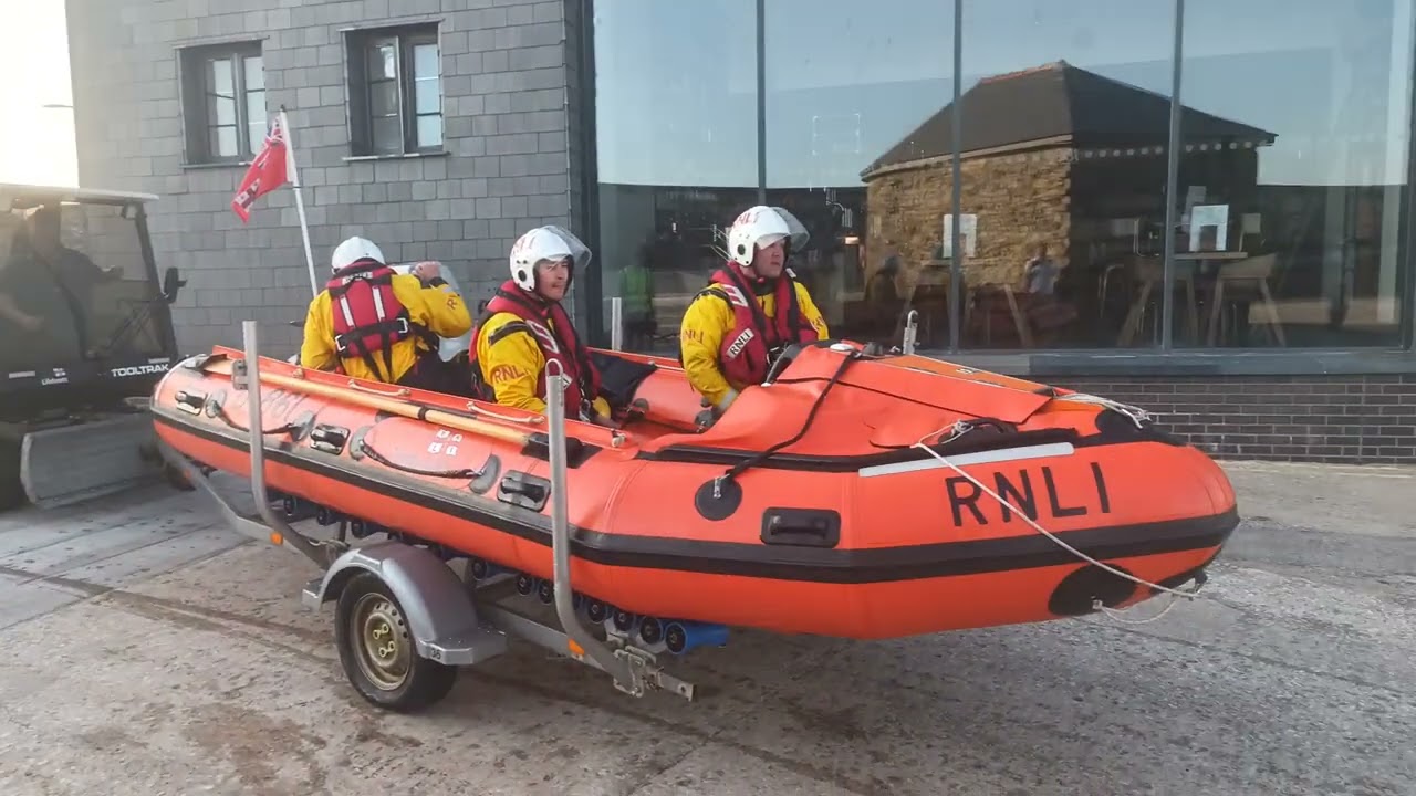 Porthcawl RNLI Emergency Call Out. 🌊 ⛵ 🛟 🦺 🚜
