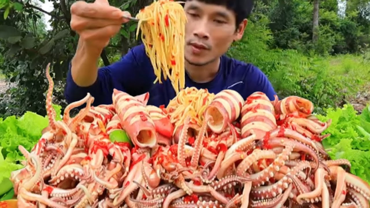 ส้มตำปลาหมึกแกล้มผักสดแซ่บคักอีหลีครับพี่น้องMUKBANG EATING SHOW/โก้อีสานพาแดก