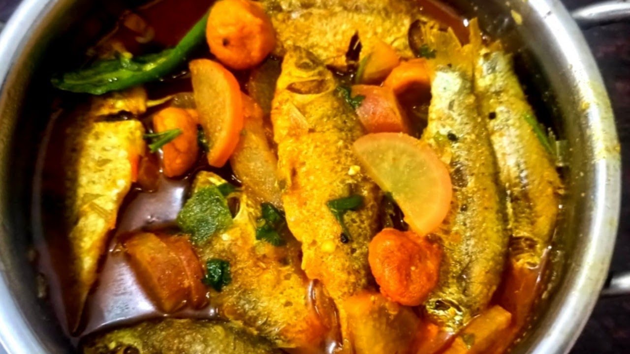 মুলো বড়ি দিয়ে কম তেল মসলাই পুঁটি মাছের  ঝোল/Fish curry recipe