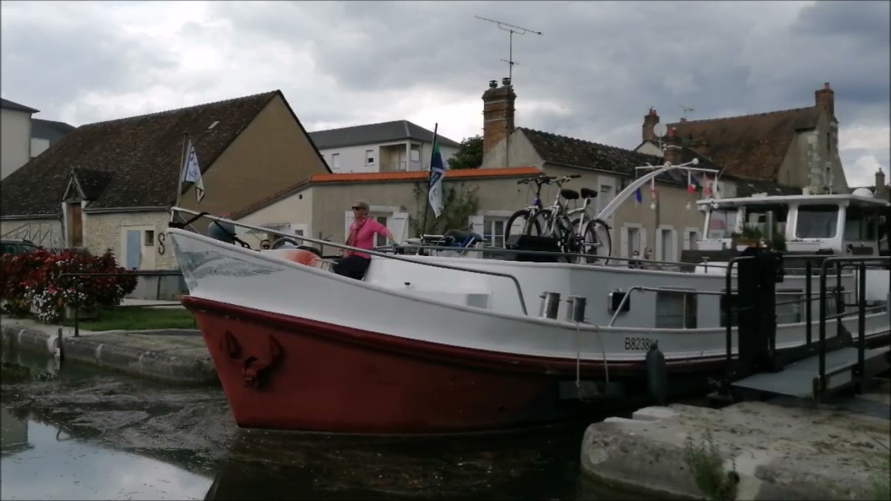 CANAL DE BRIARE /MONTARGIS / DEUX BATEAUX /CANAUX DE FRANCE /