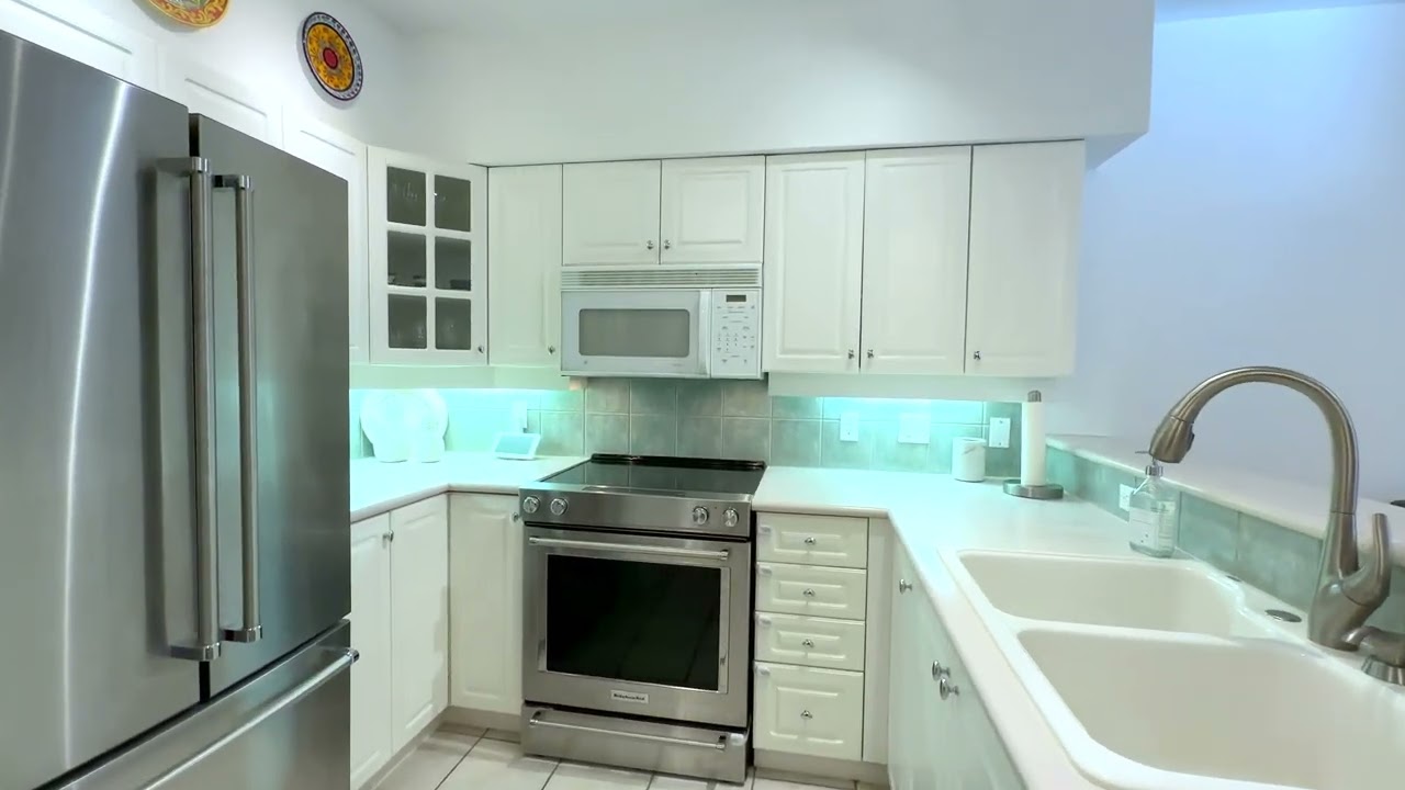 2755 Maple Street, офис 104, Ванкувер, Британская Колумбия. Фирменный магазин.