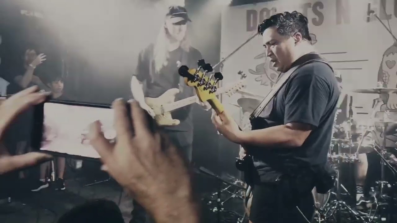 Donuts N’ Glory - the Fabulous Endeavor / Mysterious Thunder (live)
