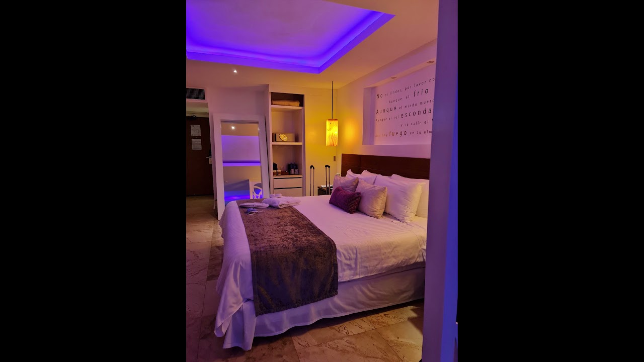 Room and Hotel Tour Flamingo Hotel Cancun, MX