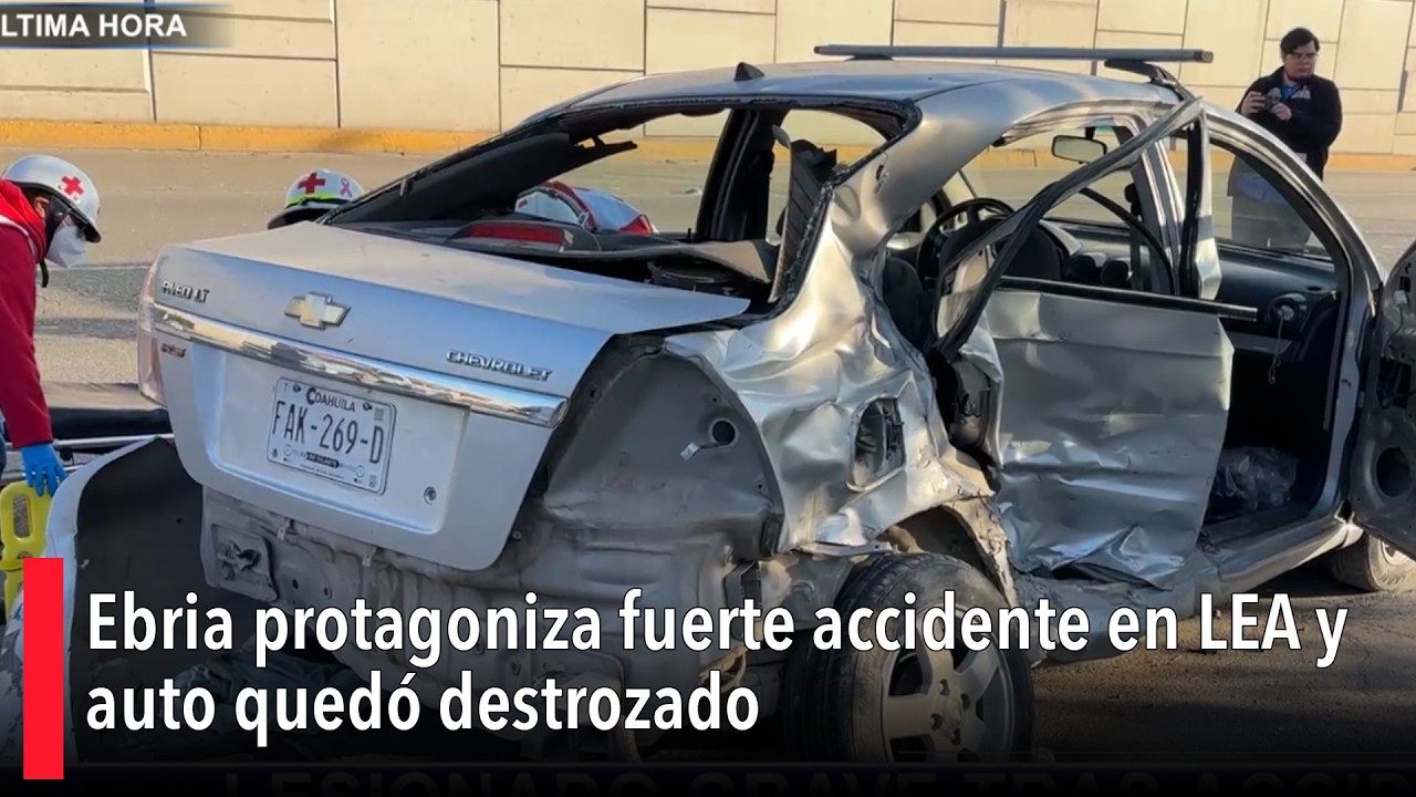 Ebria protagoniza fuerte accidente en LEA, auto quedó destrozado y joven sufre graves lesiones